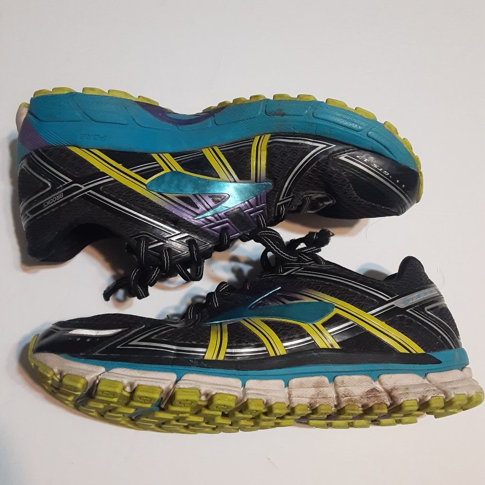 Brooks GTS 17 Women's Running Shoes in Size 8.5